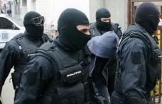 Mii de pachete de țigări confiscate și 12 persoane duse la audieri în urma perchezițiilor