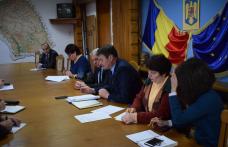 Pe lângă lapte, corn și măr, preșcolarii și școlarii vor primi și biscuiți