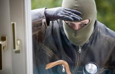 Suspect de comiterea unui furt din locuinţă, identificat şi depistat de poliţişti 