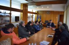 Întâlnire convocată de prefect cu proprietarii din blocul afectat de explozie şi reprezentanţii Delgaz Grid şi ai proiectantului