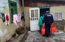 Cadouri de la jandarmi pentru copiii din trei familii botoșănene - FOTO