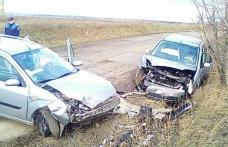 Accident cu două victime! Impact frontal între două autoturisme în prima zi de Crăciun - FOTO