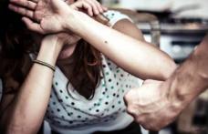 Scandal într-o familie din Dorohoi. Tată şi fiică s-au bătut parte în parte în ultima zi de Crăciun!