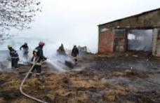 Depozit de furaje mistuit de flăcări