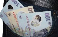 Bărbat lăsat fără bani în timp ce se afla în staţia de maxi-taxi