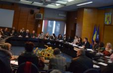 Întâlnire între secretarii unităţilor administrative - teritoriale şi juriştii Instituţiei Prefectului - FOTO
