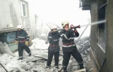 Incendiu puternic! Pompierii și voluntarii au intervenit pentru stingere - FOTO