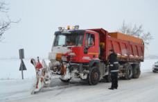 Mobilizare pentru deszăpezire în județul Botoșani. Prefectul, în teren cu şeful de la Drumuri Naţionale - FOTO