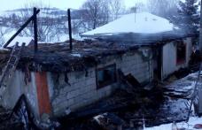 Adăpost de animale distrus într-un incendiu, la Ibănești - FOTO