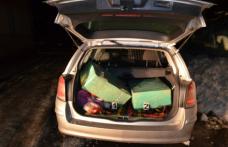 Colete cu ţigări transportate la Dorohoi, depistate într-un autoturism - FOTO