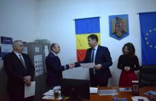 Ziua Paşaportului, sărbătorită de funcţionarii Serviciului de Paşapoarte alături de prefectul Dan Şlincu - FOTO