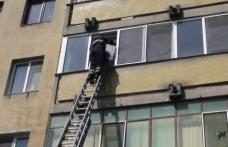 Pompierii puși în alertă pentru un copil blocat într-un apartament din Dorohoi