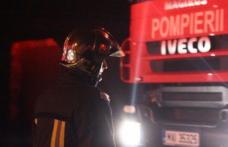 Autoutilitară distrusă într-un incendiu generat de un scurtcircuit electric