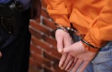 Trei bărbați reţinuţi după ce au tâlhărit un camarad de pahar