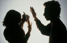Bărbat reţinut pentru violenţă în familie