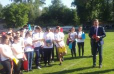 Prefectul Dan Şlincu, alături de copiii din Dorohoi, la sărbătoarea lor - FOTO
