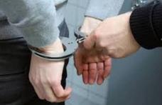 Bărbat reţinut pentru conducere fără permis şi sub influenţa alcoolului
