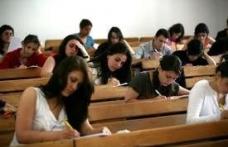 Universităţile îi scutesc de taxe pe copiii şomerilor sau ai pensionarilor 