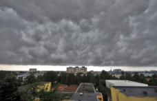 Avertizare meteo! Cod portocaliu și cod galben de ploi torențiale în toată țara