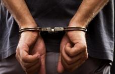 Bărbat reținut de polițiști în vederea încarcerării