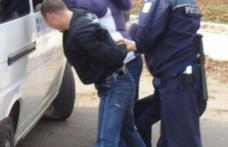 Tânăr reţinut pentru distrugere, amenințare, lovire și alte violențe
