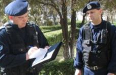 Femeie scoasă de jandarmi din mâinile agresorului