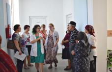 Zeci de săteni din Cristeşti, consultaţi la „Caravana cu Medici” - FOTO