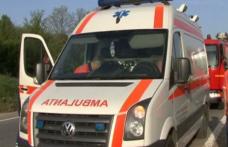 Doi copii și o femeie băgați în spital de o șoferiță neatentă