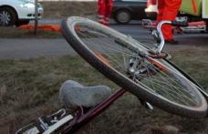 Băutura a băgat în spital un biciclist! Bărbatul, abțiguit bine, s-a dezechilibrat și a căzut! Omul a fost preluat de o ambulanță