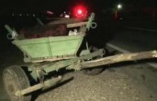 Căruță nesemnalizată spulberată de un șofer neatent. Conducătorul auto era băut şi a fugit de la locul accidentului