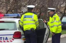 A fugit de polițiști și și-a abandonat mașina pentru că nu avea permis de condcere