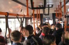 Bătrân tâlhărit în autobuz. Un hoț l-a urmărit și i-a furat 900 de lei