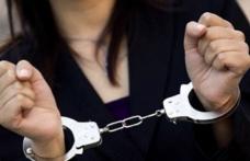 Femeie reținută pentru încălcarea controlului judiciar