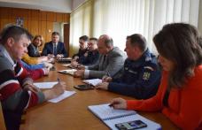 Primari botoşăneni consiliaţi în privinţa modului de evitare a Pestei Porcine în comunităţile pe care le conduc