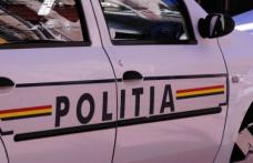 Autoturism lovit de o mașină care dădea cu spatele. Șoferul vinovat a fugit, avea permisul suspendat