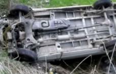 Cascadorie fără voie a unui şofer începător. S-a răsturnat cu maşina pe raza localităţii Manoleasa