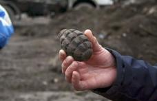 Grenadă găsită pe drum, preluată de pirotehnişti!