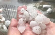 Imagini apocaliptice, după furtuna din Dorohoi: Trotuarele și curțile s-au umplut cu gheață - FOTO