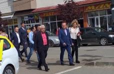 Ministrul Petre Daea a vizitat o fabrica de prelucrare a semințelor de cânepă și piața din Dorohoi – FOTO