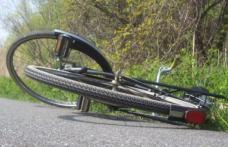 ACCIDENT: Un biciclist de 74 de ani a ajuns la spital după ce s-a dezechilibrat şi a căzut pe carosabil