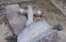 Adolescent cercetat după ce a distrus mai multe morminte