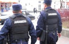 Intervenții ale jandarmilor la apeluri telefonice: Un bărbat a distrus ecranul unui aparat de jocuri, unul a spart două geamuri la UPU iar altul și-a 