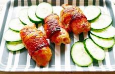 Rulouri din piept de pui cu bacon și cârnăciori