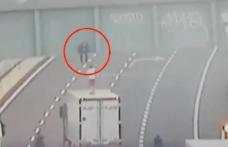 Un șofer de TIR din România a devenit erou în Italia. Cum a salvat un tânăr de la sinucidere
