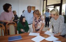 Zeci de botoşăneni au primit ajutoare de urgenţă - FOTO