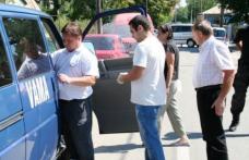 Vameşul de la Stânca, acuzat că făcea contrabandă cu maşina instituţiei, a fost pus în libertate