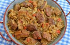 Mâncare de varză acră cu carne de porc