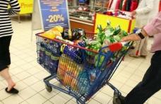 Comercianții îi îndeamnă pe clienți să fie cumpătaţi şi chibzuiţi: „Există cantităţi şi stocuri pentru toţi”