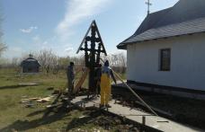 Resfințire de troiță la cimitirul din Dealu Mare în ajunul Înălțării Domnului - FOTO