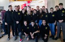 RO 123 - robotul echipei NorthEast Dynamics de la Liceul „Regina Maria” din Dorohoi - succes…. Virtual - FOTO